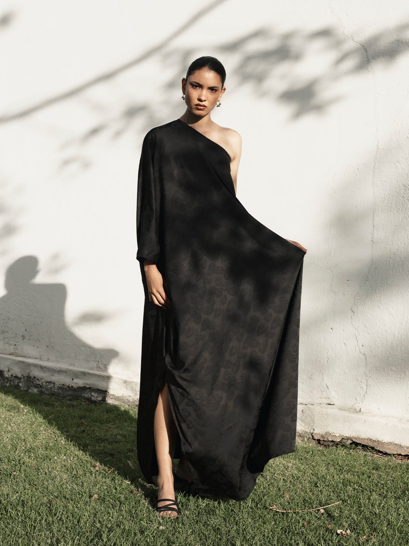 Diarrablu | Satu Dress - Zeen Noir Diarrablu | Satu Dress - Zeen Noir
