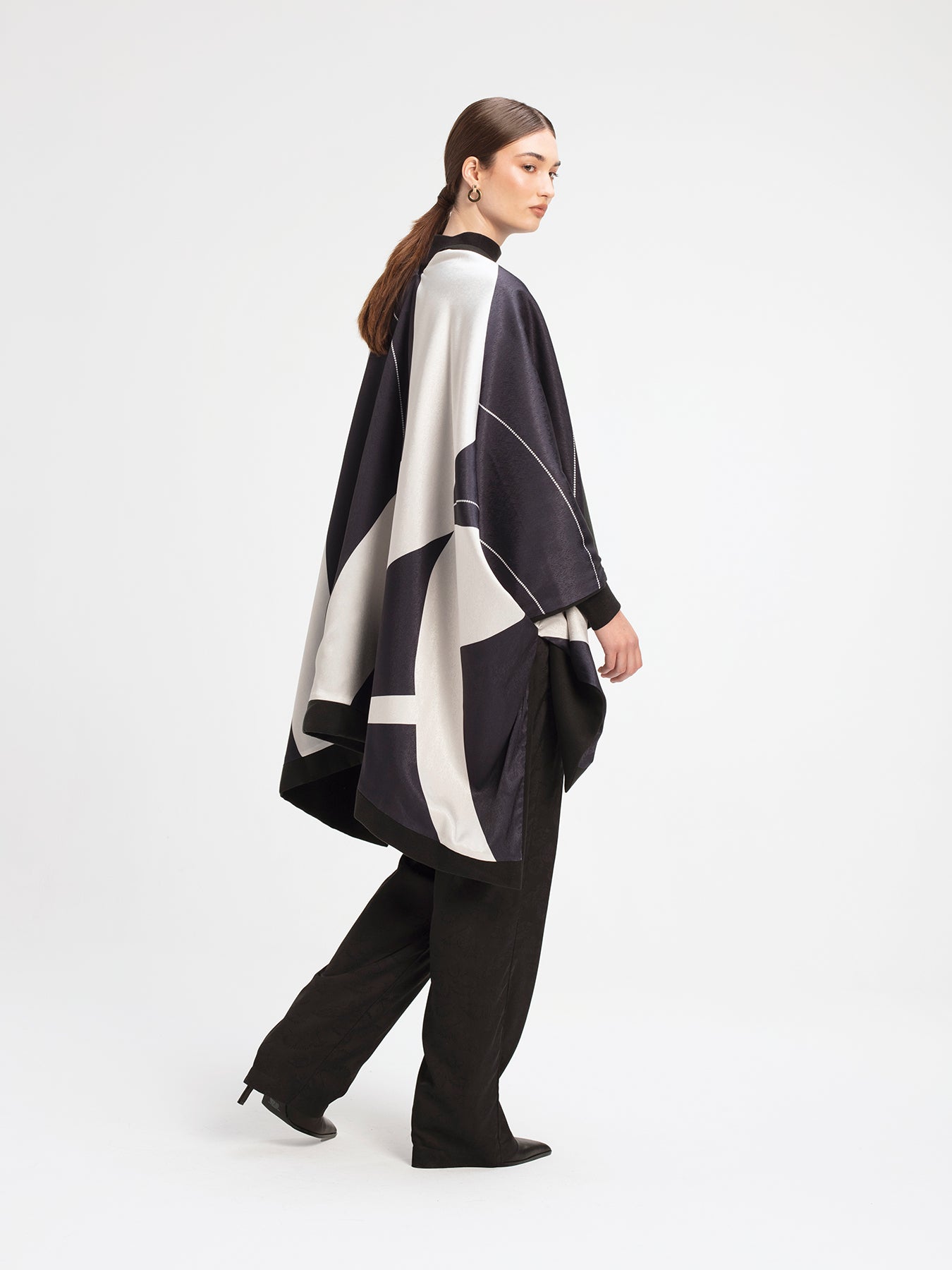 Amy Reversible Poncho - Fama Noir